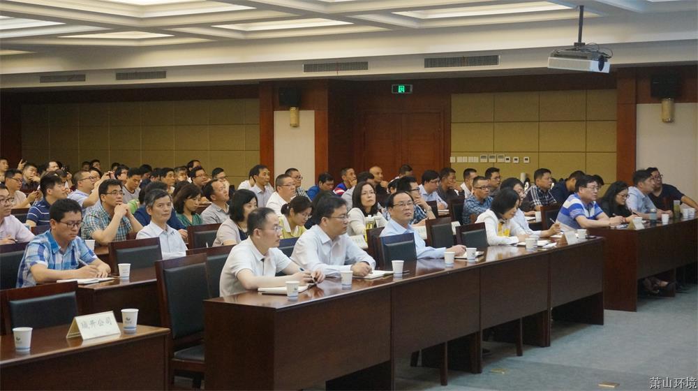 班子向导认真听课.jpg 班子向导认真听课.jpg